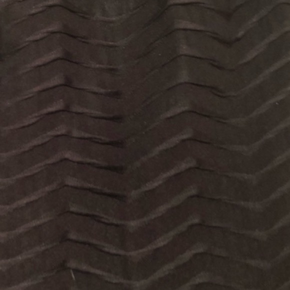 🍒 Black dress w/ textured stretchy fabric!!! - Picture 4 of 7